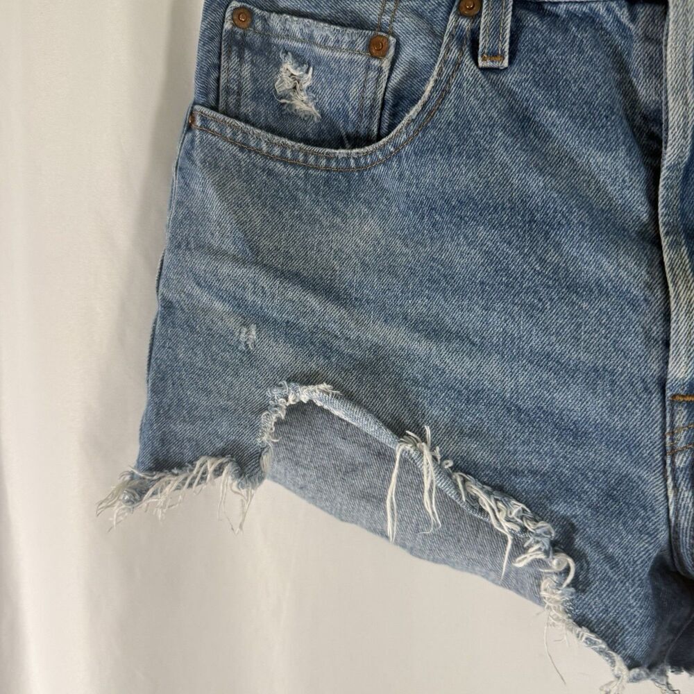 Levis 501 Button Fly Shorts Womens 31 Medium Wash Blue Denim Cut Off 100% Cotton - Picture 3 of 8